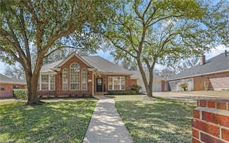 4906 Bay Oaks Ct, College Station, TX 77845