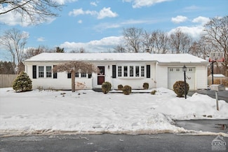 12 Clearview Blvd, Castleton On Hudson, NY 12033