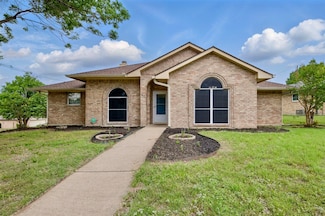 560 Dandelion Dr, Cedar Hill, TX 75104