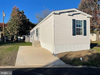 35 Pennington Dr, Pennsville Township, NJ 08070