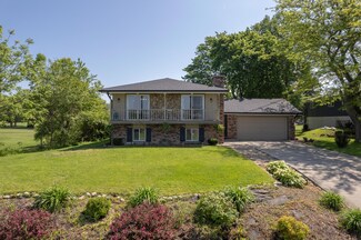 2483 E Lakeshore Dr, Crown Point, IN 46307