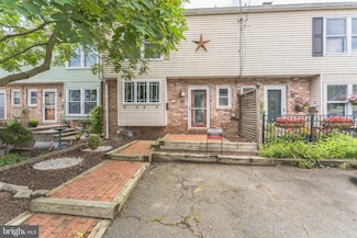 27 Wilson St, Lambertville, NJ 08530