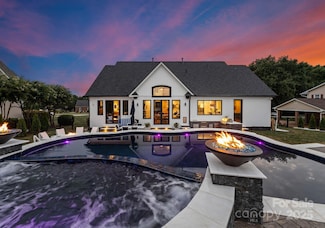 120 Lakeshore Dr, Mooresville, NC 28117