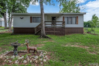 19695 Laverne Dr, Warrenton, MO 63383