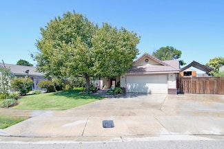 445 S Latimer St, Tulare, CA 93274