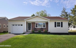 77 Westbrook Dr, Toms River, NJ 08757