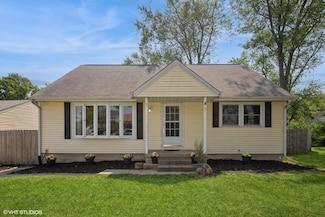 2 Meadow Ln, Merrillville, IN 46410