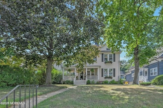 88 Mclaren St, Red Bank, NJ 07701