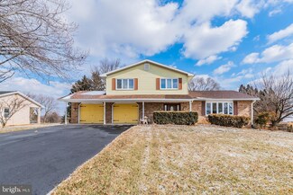 8 Enck Dr, Boiling Springs, PA 17007