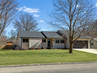 111 N 14th St, Oregon, IL 61061