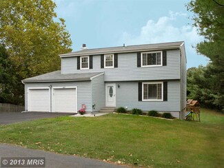 12827 Pinecrest Rd, Herndon, VA 20171