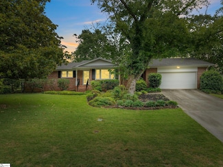 211 Crepe Myrtle Ct, Greenville, SC 29607