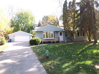 2280 Sierra Ct, Saint Paul, MN 55110