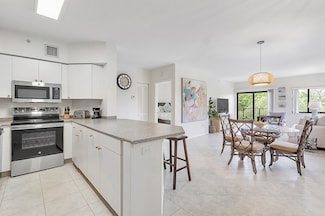 2105 Lavers Cir Unit 305, Delray Beach, FL 33444