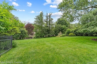 130 Endicott Rd, Bloomfield Hills, MI 48304