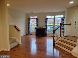 7975 Crescent Park Dr, Gainesville, VA 20155