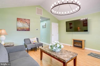 4 Brumback Ave, Luray, VA 22835