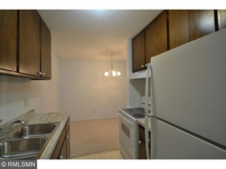 2800 Hamline Ave N, Roseville, MN 55113