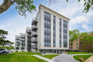 550 Sheridan Square Unit 104, Evanston, IL 60202