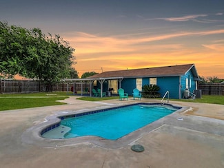 164 N Rife St, Aransas Pass, TX 78336