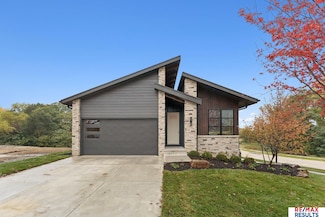 20102 W St, Omaha, NE 68135