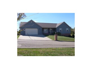 82 Ridgewood Dr, Wheeling, WV 26003