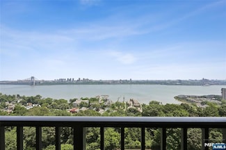 6 Horizon Rd Unit 903, Fort Lee, NJ 07024