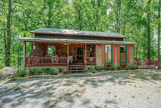 345 Hilltop Ln, Gainesboro, TN 38562