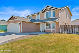 205 N Glacier St, Moxee, WA 98936