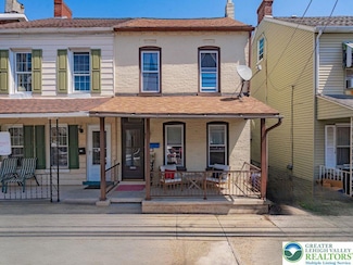 27 N 4th St, Emmaus, PA 18049