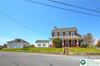 2902 Old Post Rd, Slatington, PA 18080