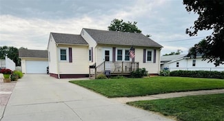 1816 E 22nd St, Des Moines, IA 50317