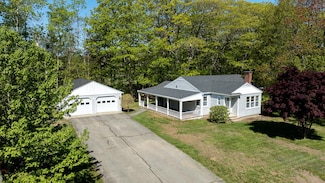 24 Chapel St, Boothbay, ME 04537