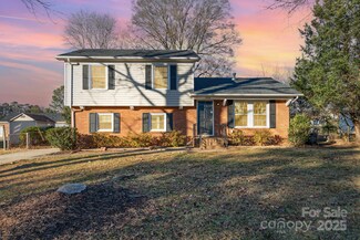 9926 Rockmeadow Dr, Charlotte, NC 28216