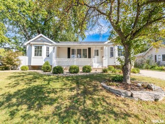 1104 Janssen St, Pekin, IL 61554