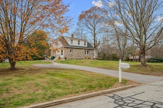 1 E Lake Dr, Quaker Hill, CT 06375