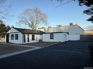 2 Park Ave, Greenvale, NY 11548