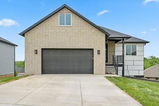 2115 N 26th St, Ozark, MO 65721