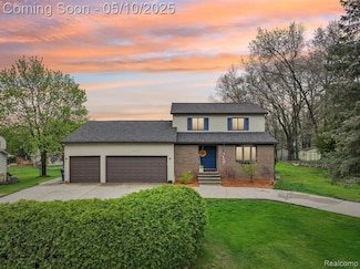 4630 Pasture Ln, White Lake, MI 48383