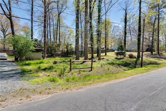 7649 Lakeshore Dr, Quinton, VA 23141
