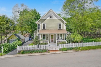 4 Oak St, Cold Spring, NY 10516