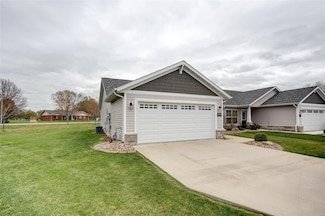 45 Woodland Ct Unit B, Highland, IL 62249