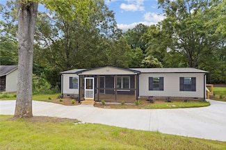 717 Central St, Iva, SC 29655