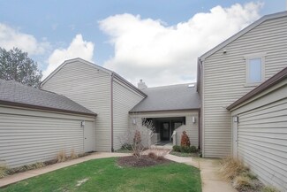 700 Shoreline Rd Unit B, Lake Barrington, IL 60010