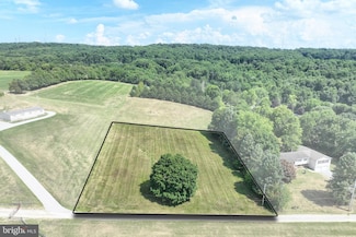 70 High Rock Rd W, Hanover, PA 17331
