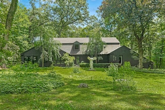 95 Louises Ln, New Canaan, CT 06840