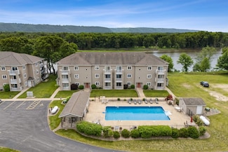 605 Sandy Point Rd, Harpers Ferry, IA 52146