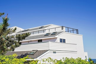 63 Oceanside Dr Unit PH 63, Hull, MA 02045