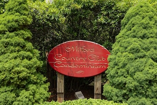 8 Country Club Ln Unit B, Milford, MA 01757