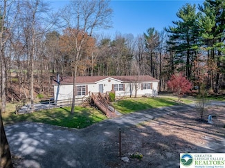 35 Green Briar Dr, Palmerton, PA 18071